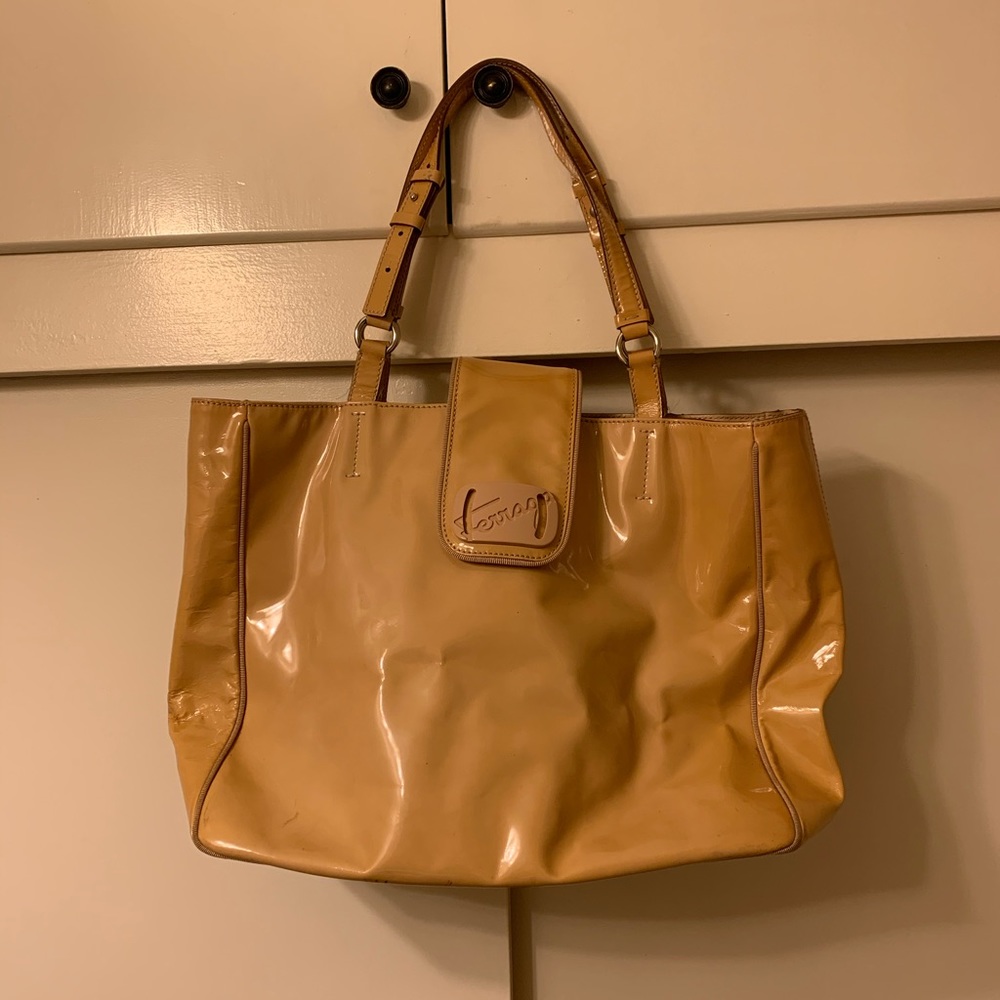 🔥 SALVATORE FERRAGAMO PATENT LEATHER TOTES BAG